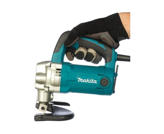  Ножницы по металлу лезвийные MAKITA JS3201J (710 Вт,4 мм, 3,4кг, кейс), шт 